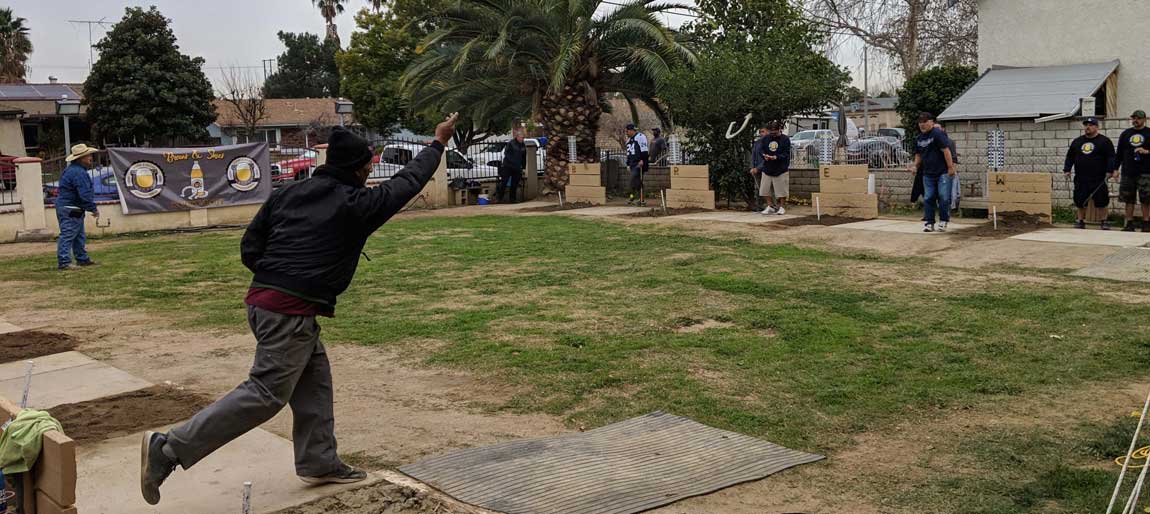 Players competing in Horseshoe Wars